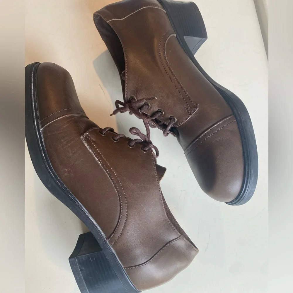 Naot lace up